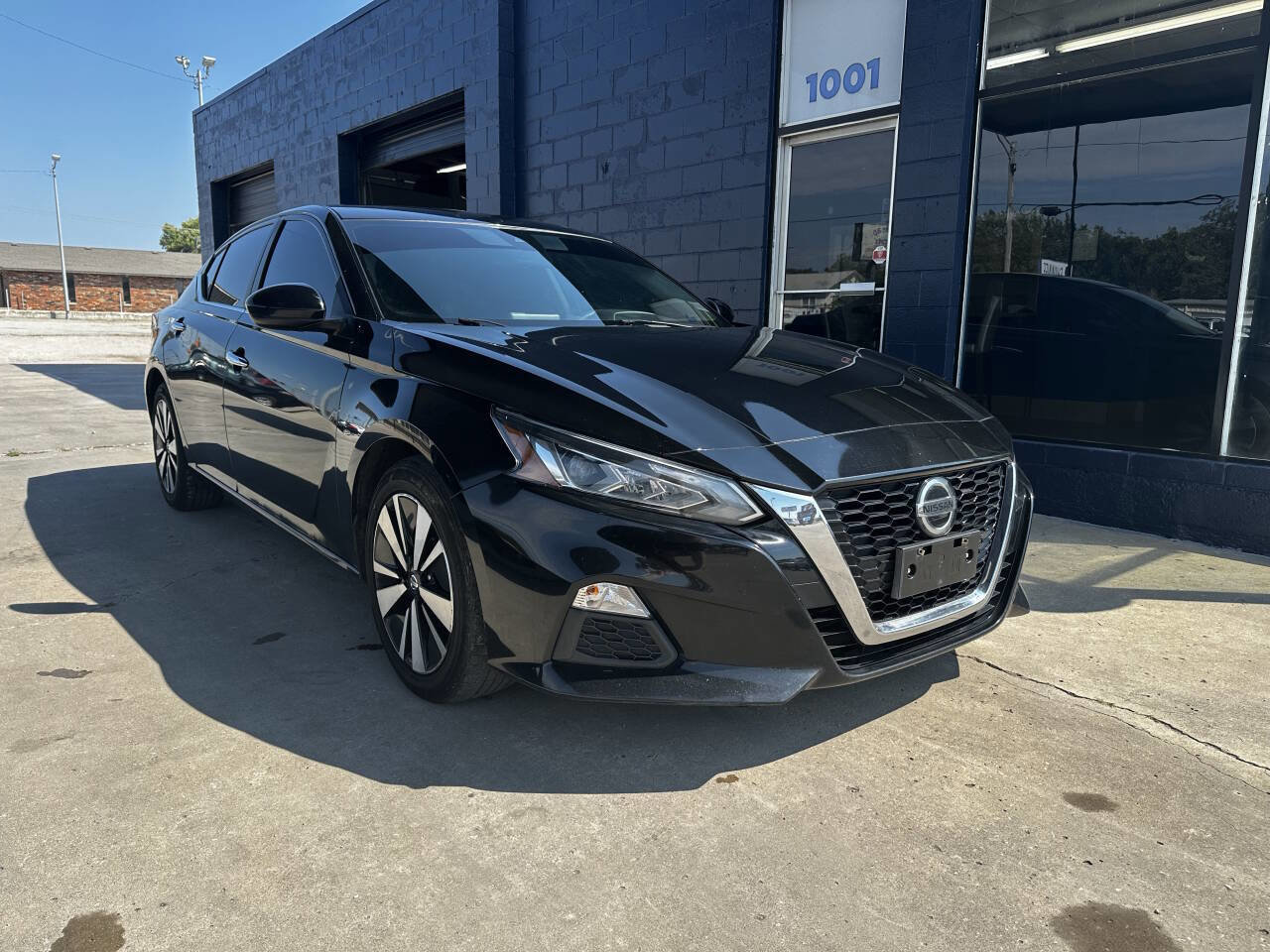 Used 2021 Nissan Altima 2.5 SV image 2