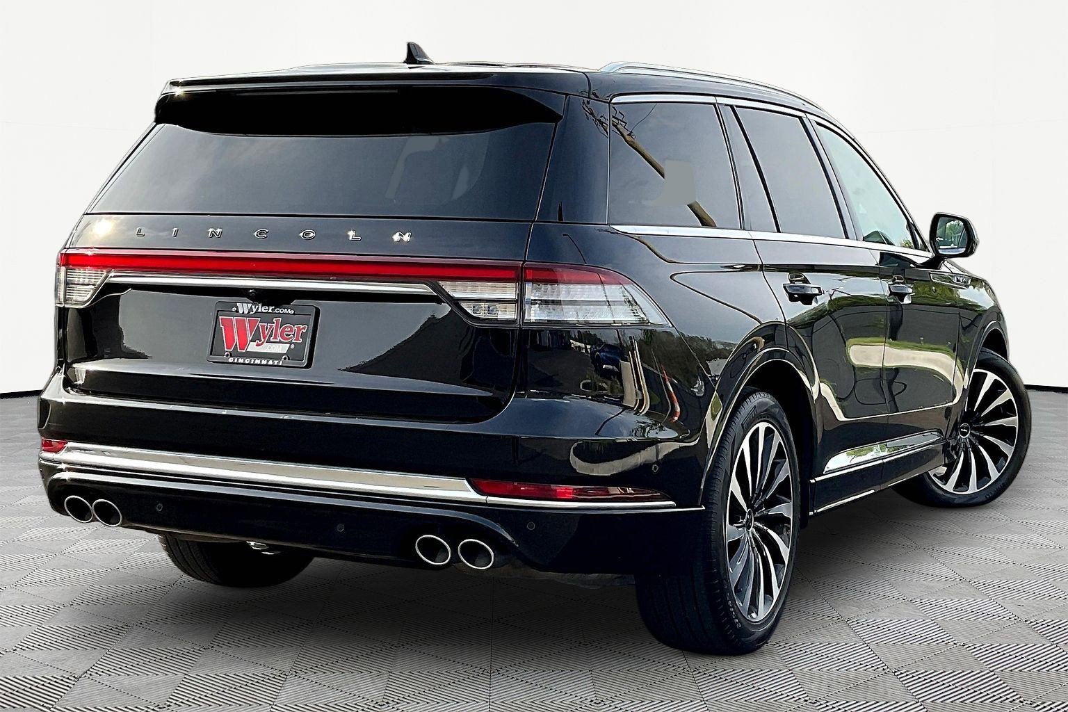 Used 2023 Lincoln Aviator Black Label Grand Touring AWD/4WD image 6