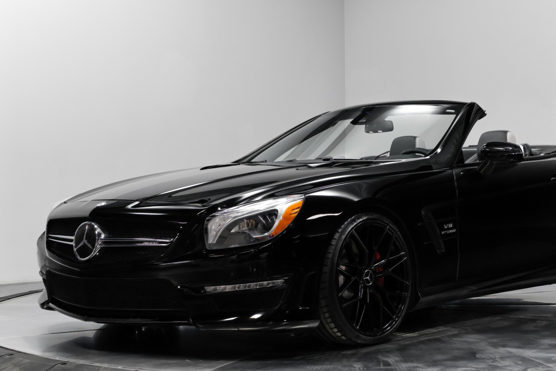 Used 2015 Mercedes-Benz SL 63 AMG w/ Driver Assistance Package image 5