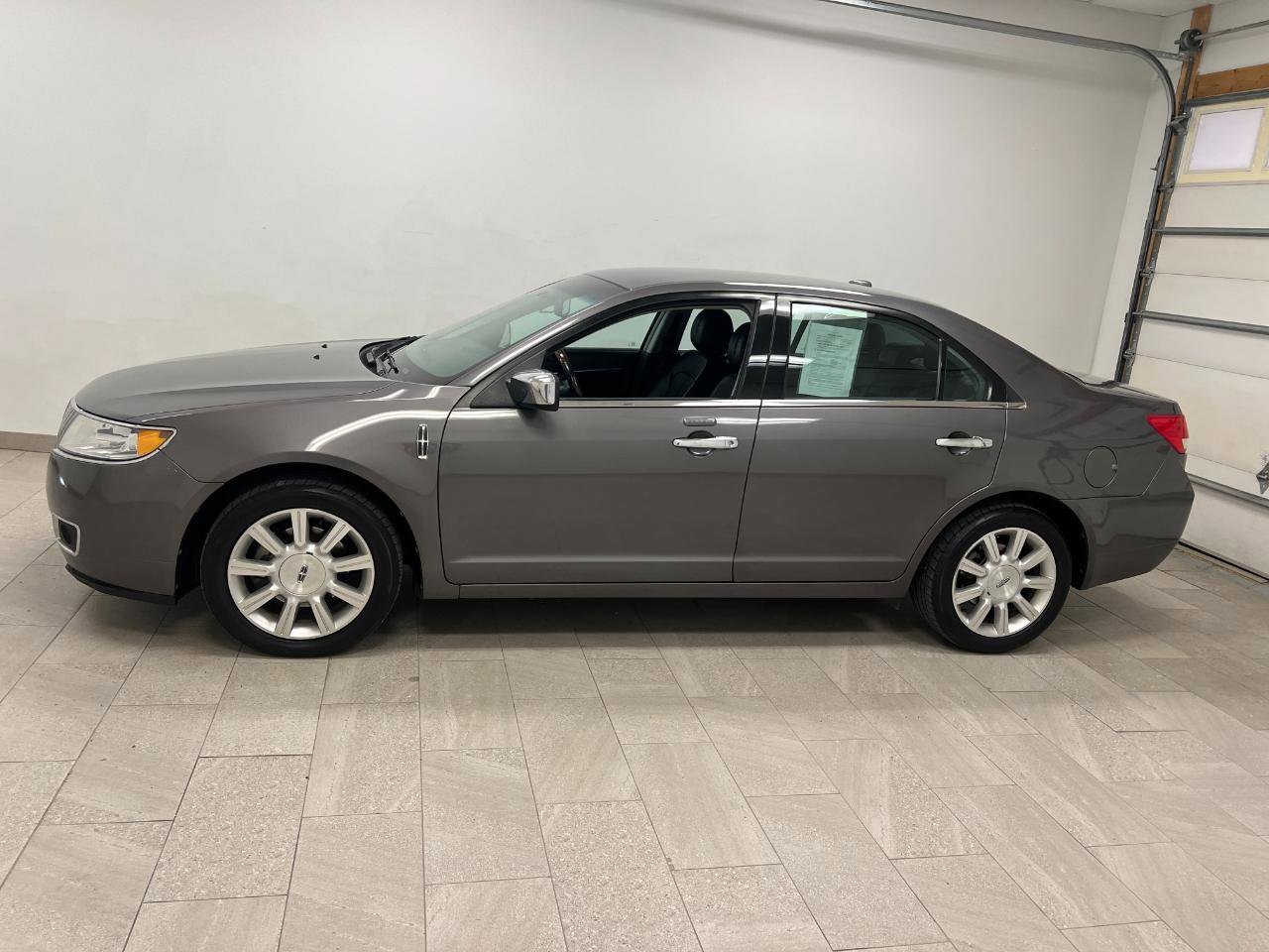 Used 2012 Lincoln MKZ FWD image 5