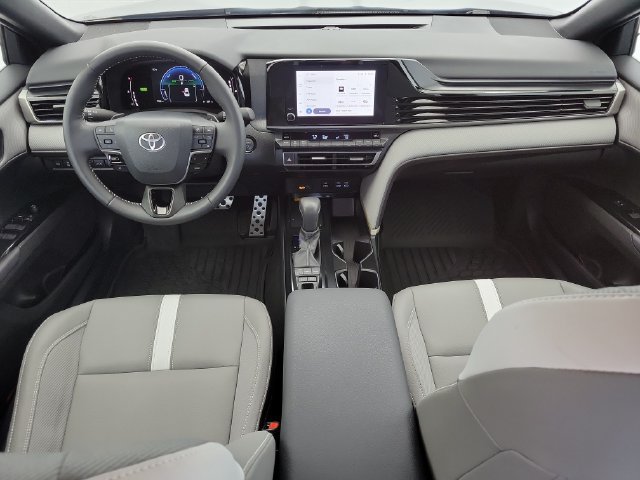 Used 2025 Toyota Camry SE w/ Convenience Package FWD image 15