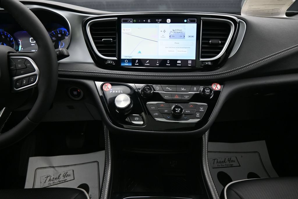 Used 2026 Chrysler Pacifica Limited FWD image 18