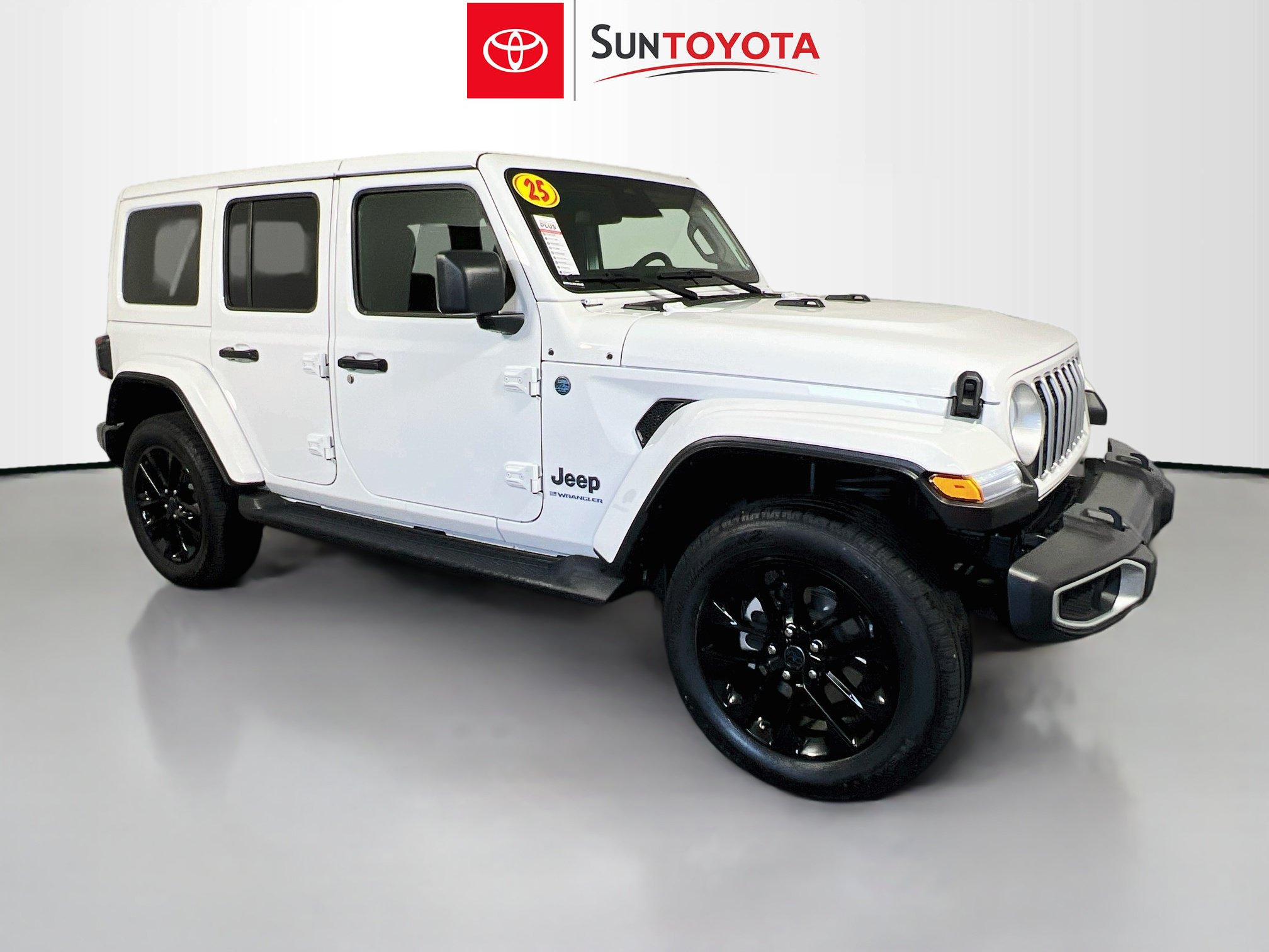 Used 2025 Jeep Wrangler Unlimited Sahara AWD/4WD image 1