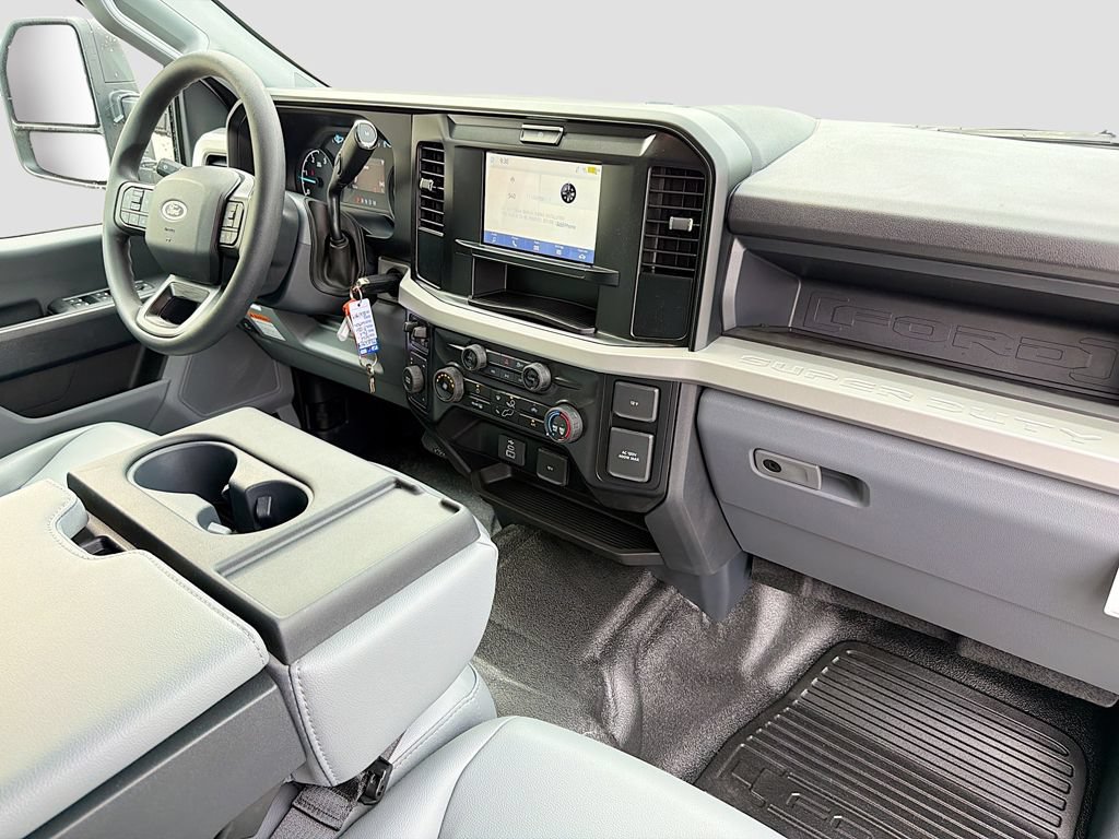 New 2026 Ford F550 4x4 Crew Cab image 16