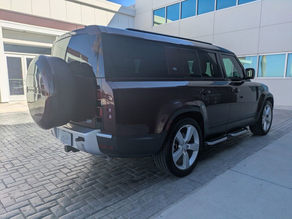 Used 2023 Land Rover Defender 130 First Edition image 4