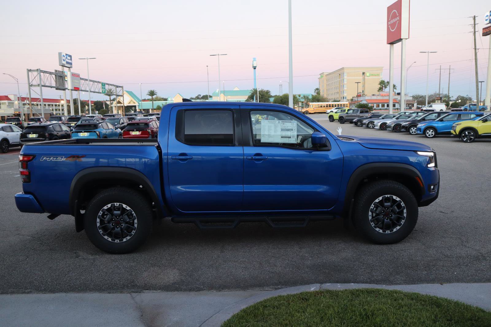 New 2026 Nissan Frontier 4x4 Crew Cab image 15