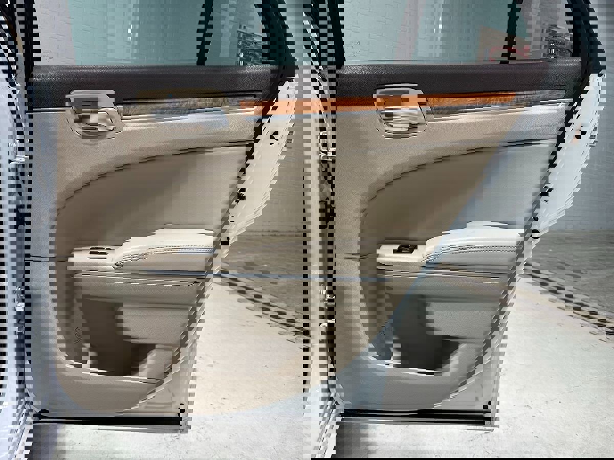 Used 2013 Chrysler 300 C w/ Light Group image 15