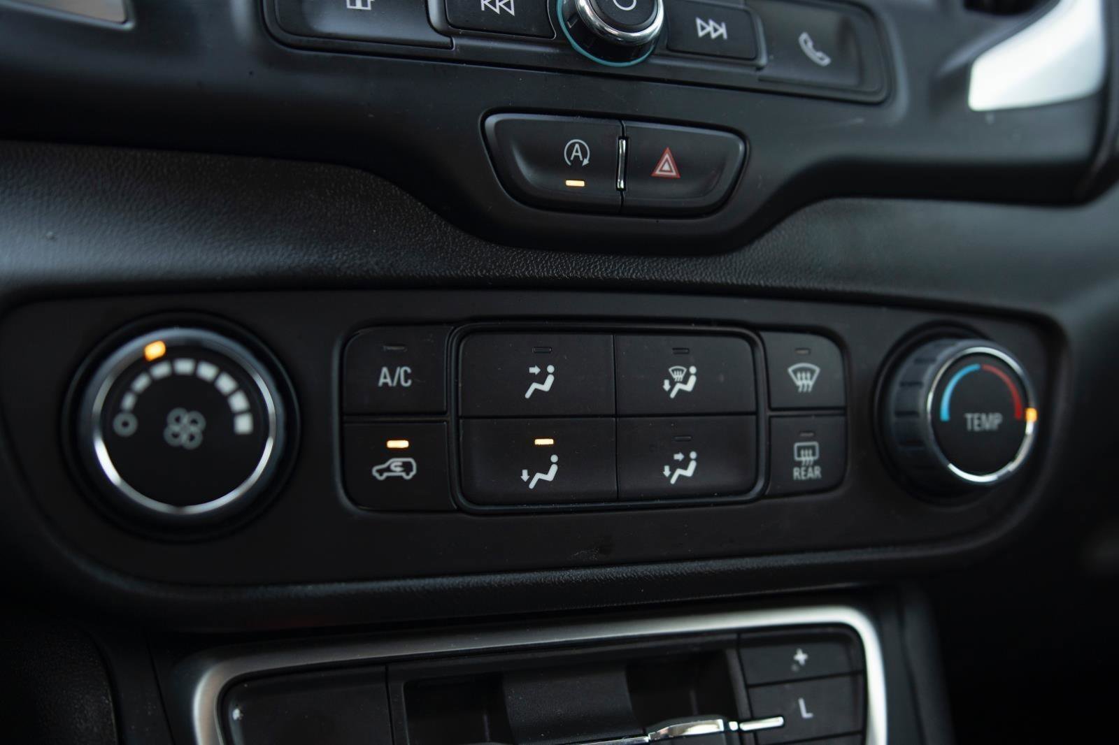 Used 2024 GMC Terrain SLE image 9