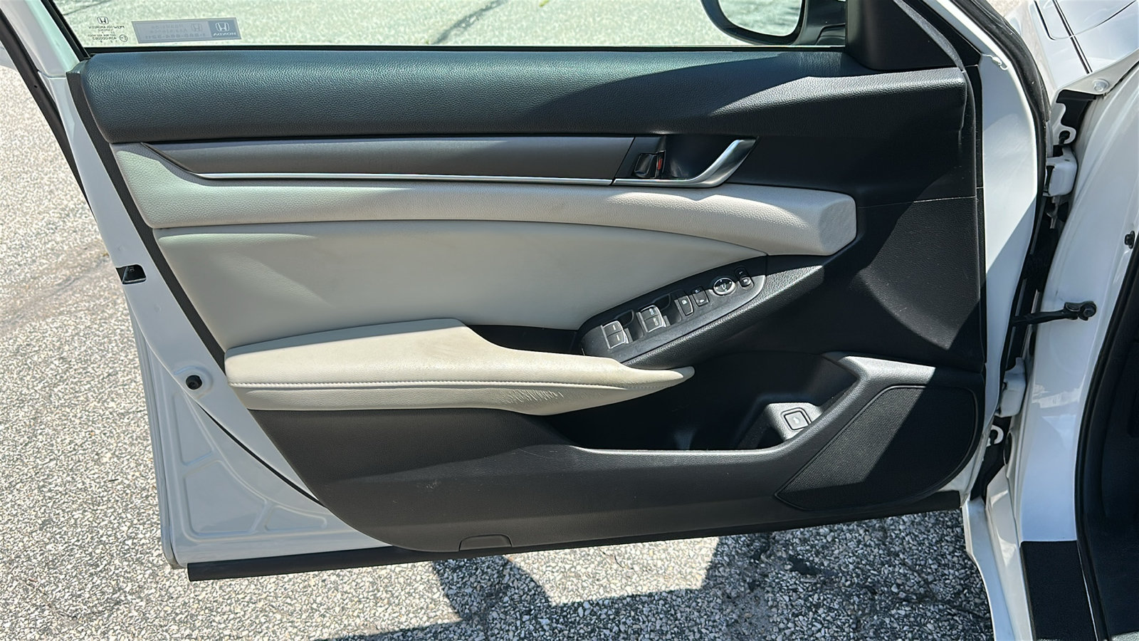 Used 2018 Honda Accord LX image 12
