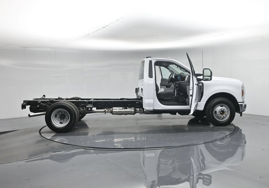 New 2026 Ford F350 XL w/ XL Chrome Package RWD image 4