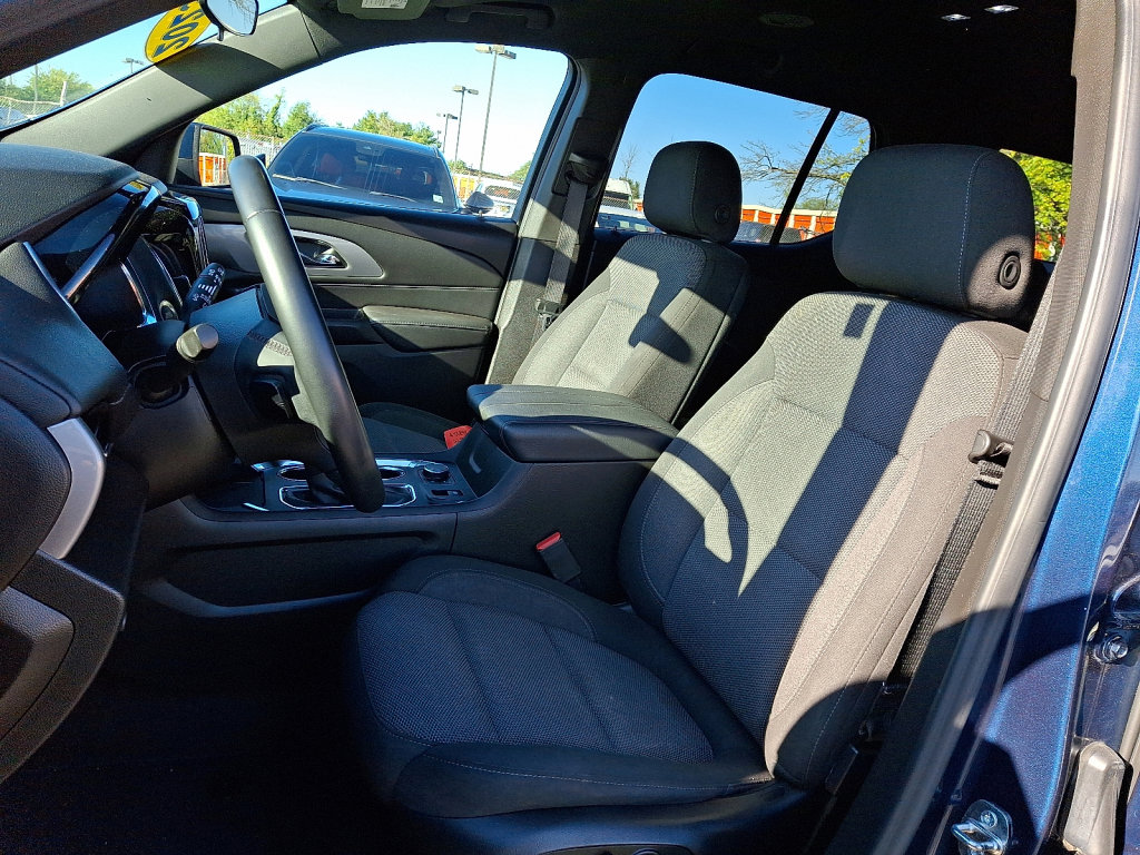 Used 2023 Chevrolet Traverse LT image 24