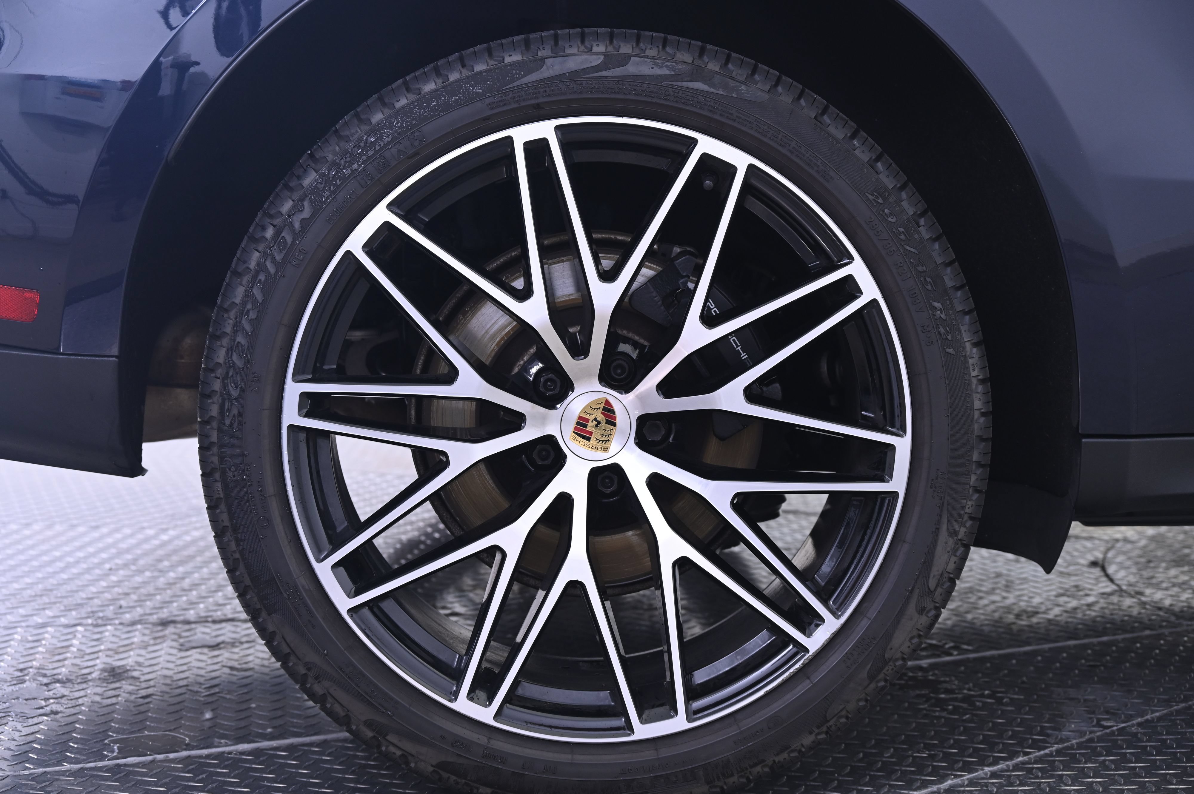 Certified 2022 Porsche Macan AWD/4WD image 13
