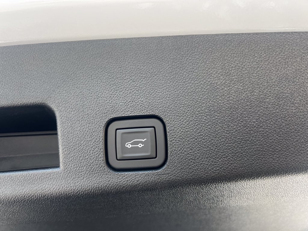 New 2026 Chevrolet Traverse LT w/ Midnight/Sport Edition FWD image 11