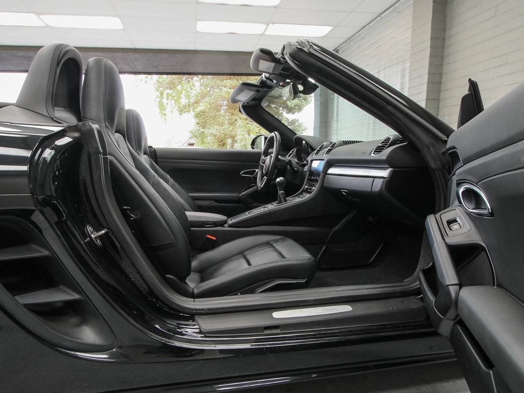 Used 2018 Porsche 718 Boxster RWD image 19