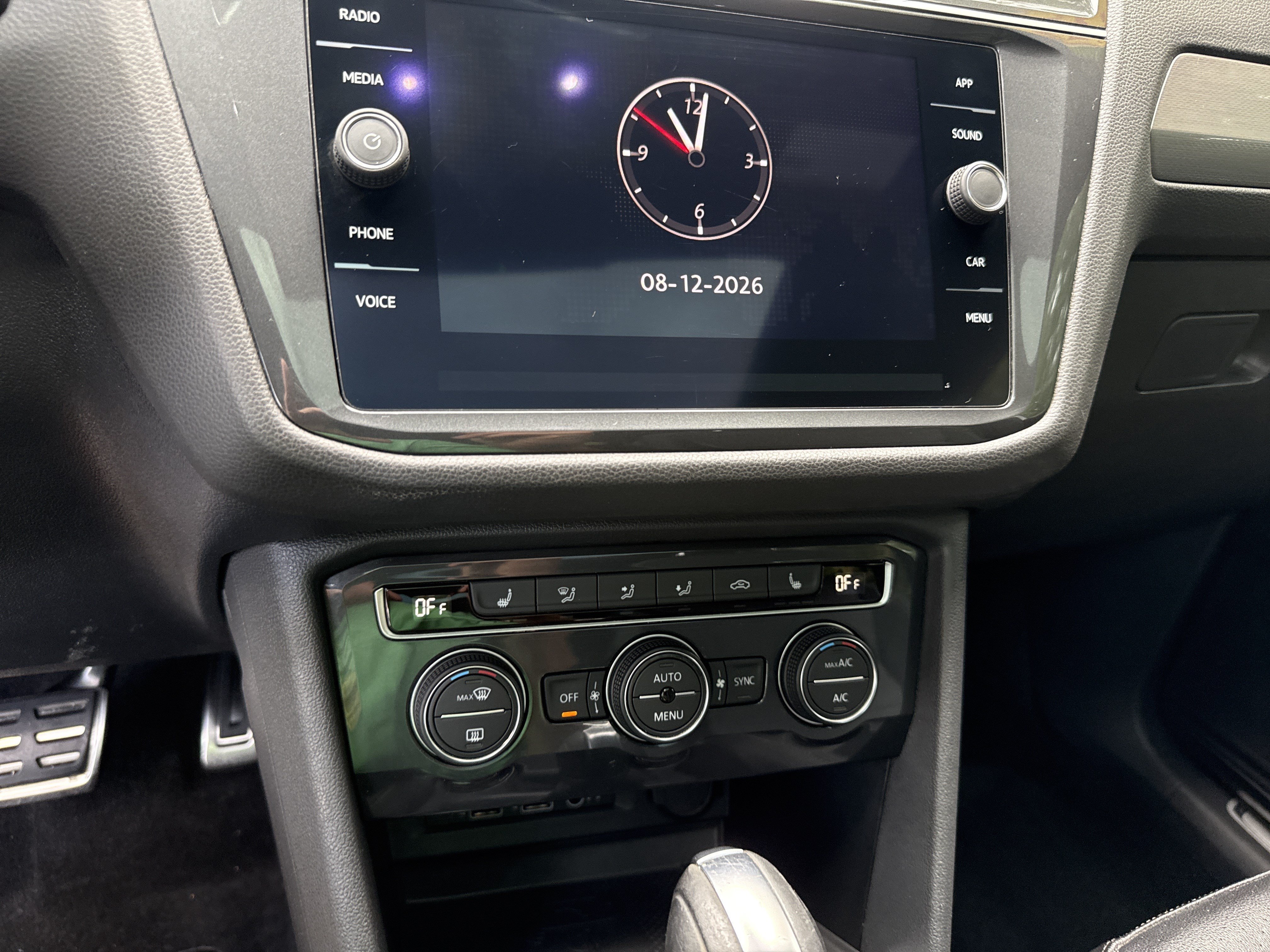 Used 2020 Volkswagen Tiguan SE R-Line FWD image 28
