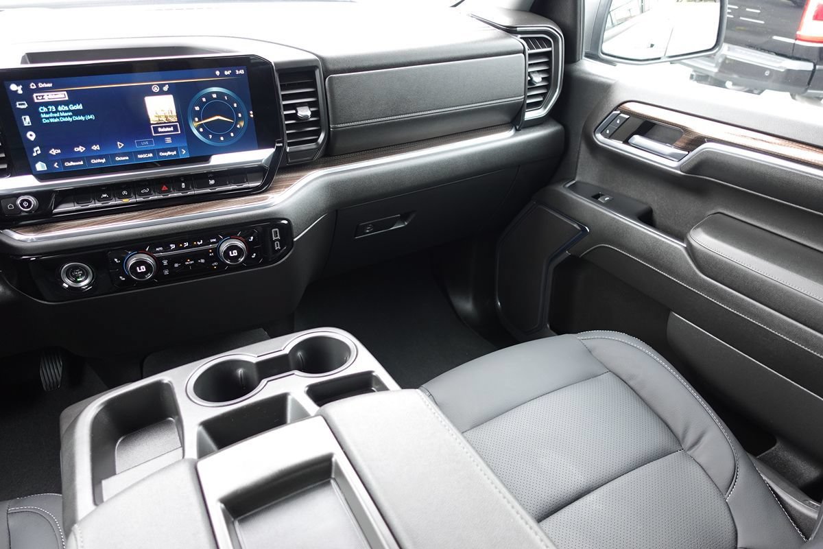 Used 2024 Chevrolet Silverado 1500 LT AWD/4WD image 36