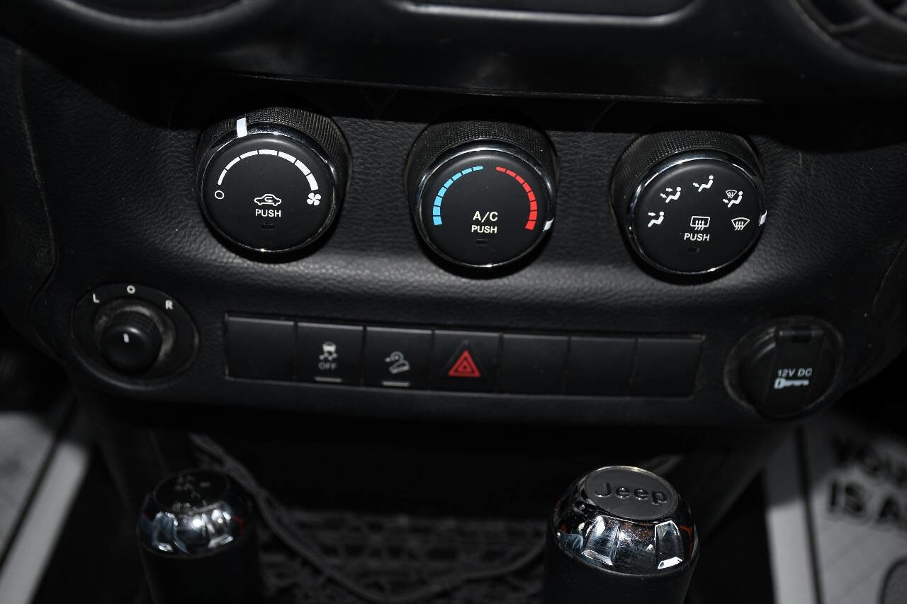 Used 2012 Jeep Wrangler Unlimited Sport image 31