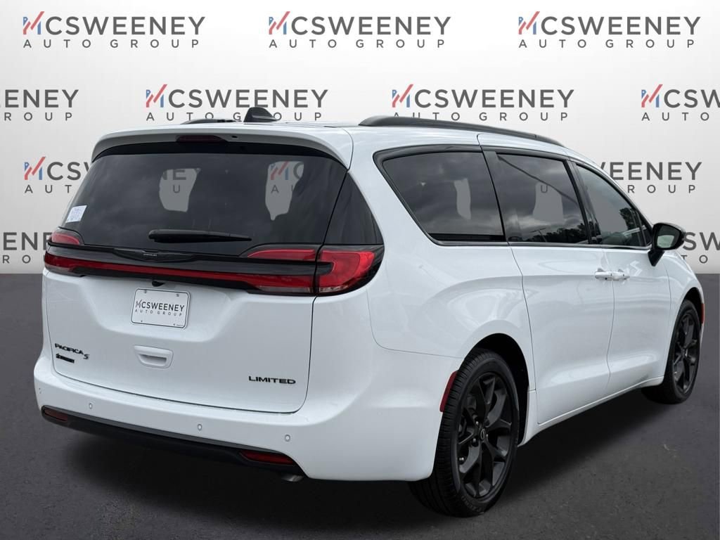 New 2026 Chrysler Pacifica Limited image 5