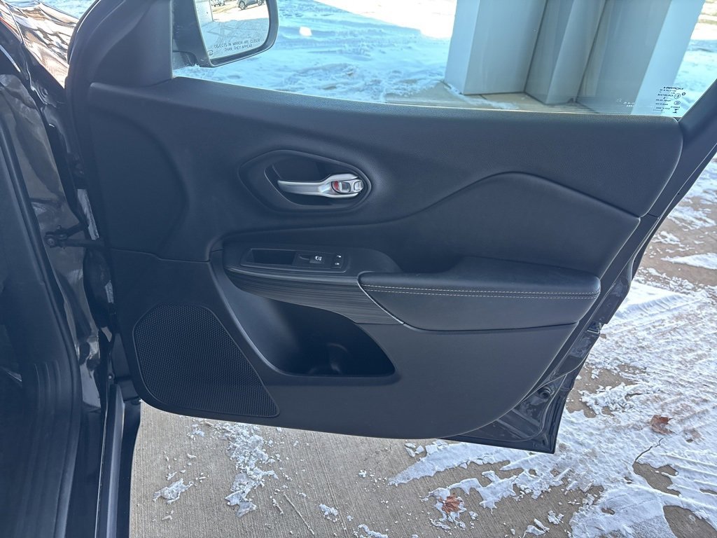 Used 2016 Jeep Cherokee Limited image 30