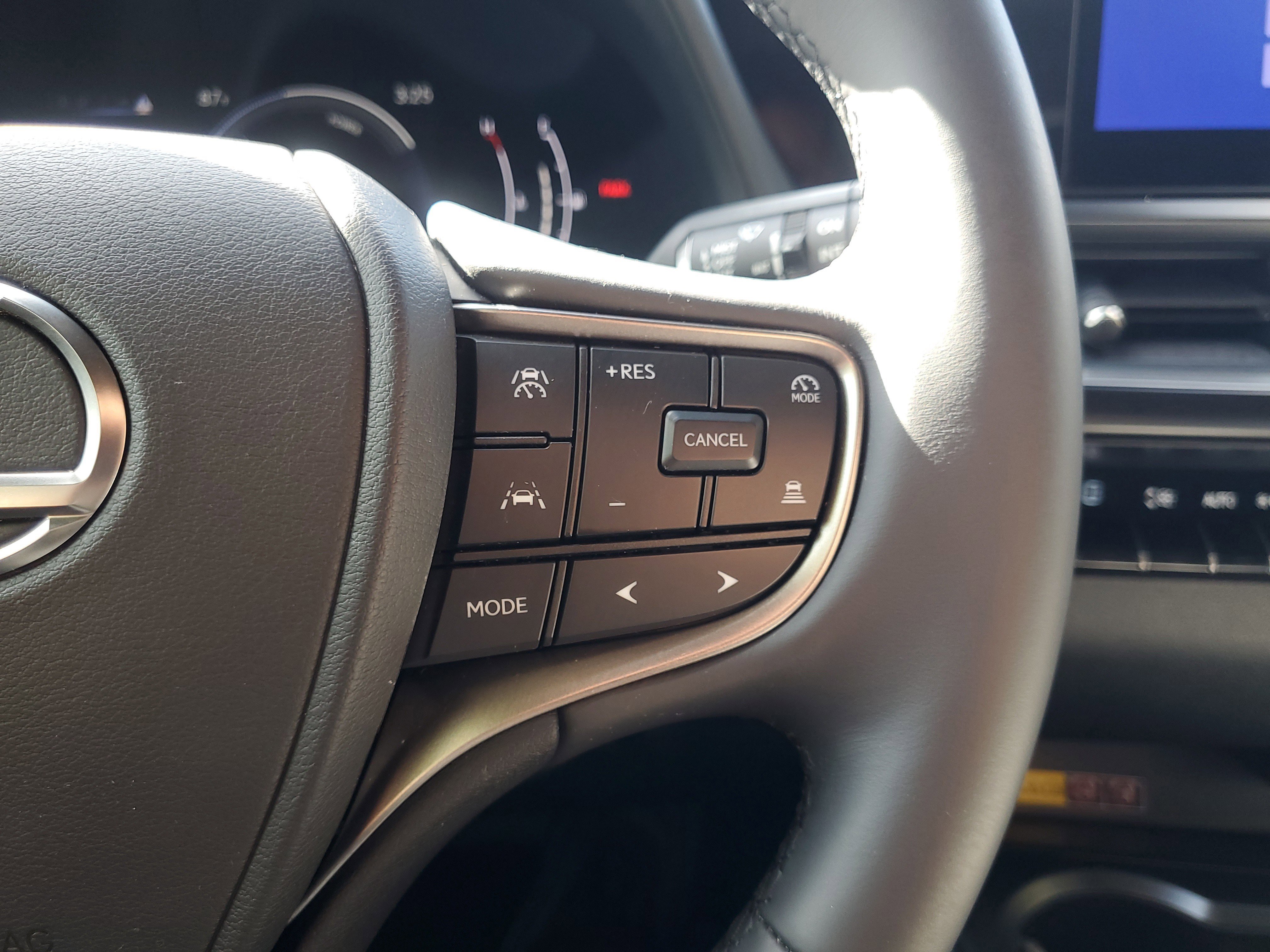 Used 2025 Lexus UX 300h FWD w/ Accessory Package (Z2) image 21