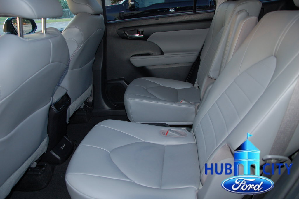 Used 2023 Toyota Highlander XLE FWD image 12