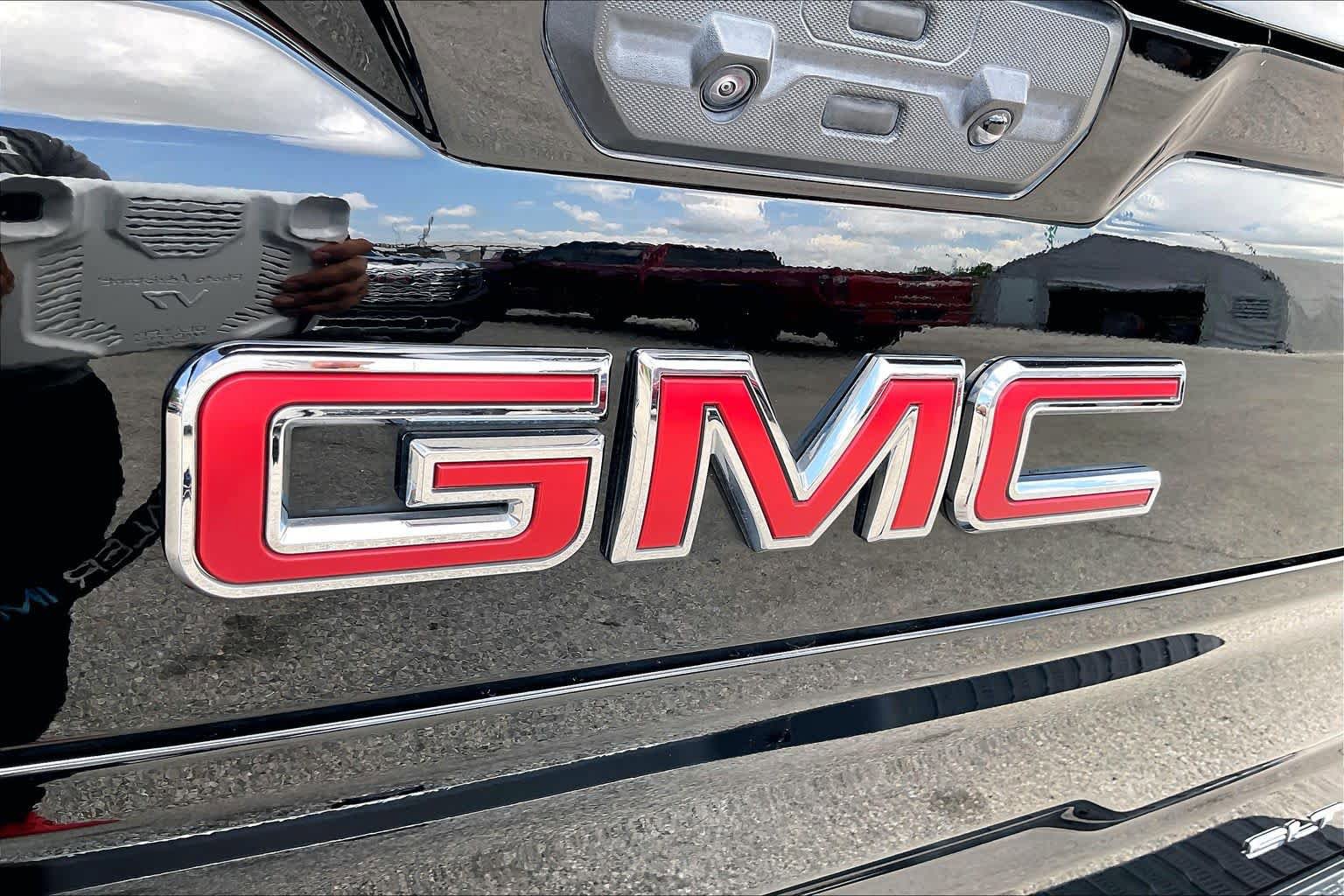 Used 2024 GMC Sierra 1500 SLT AWD/4WD image 30