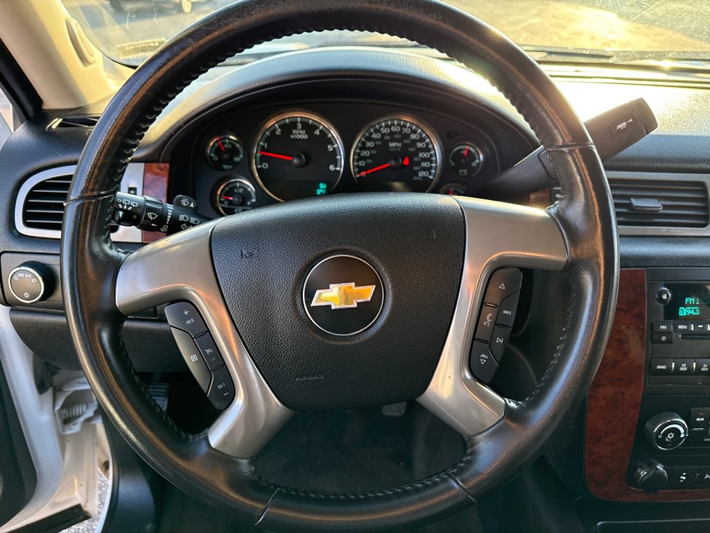 Used 2014 Chevrolet Suburban LS RWD image 15