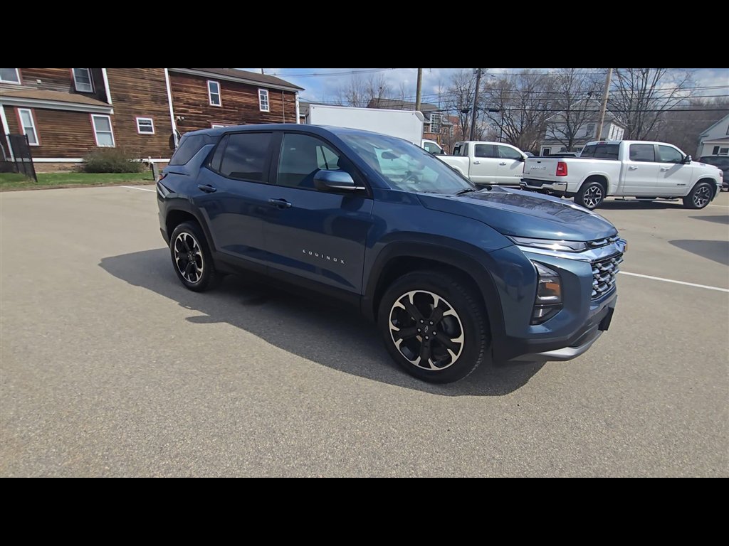 Used 2026 Chevrolet Equinox LT w/ Convenience Package II image 2