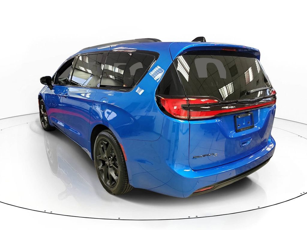 New 2026 Chrysler Pacifica Select w/ S Appearance Package image 2