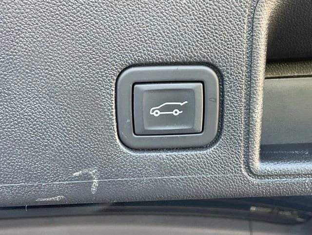 Certified 2022 GMC Terrain SLE w/ Driver Convenience Package FWD image 10