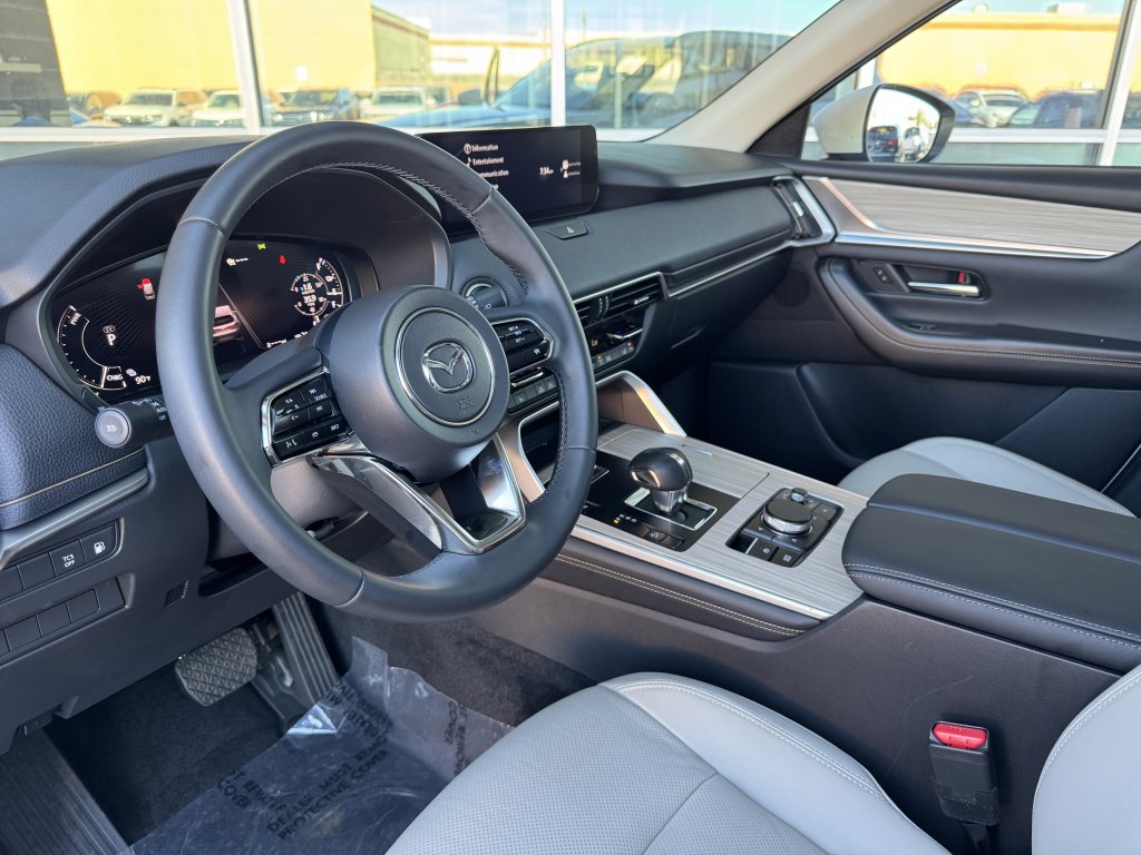 Used 2024 MAZDA CX-90 Plug-In Hybrid w/ Preferred AWD/4WD image 31