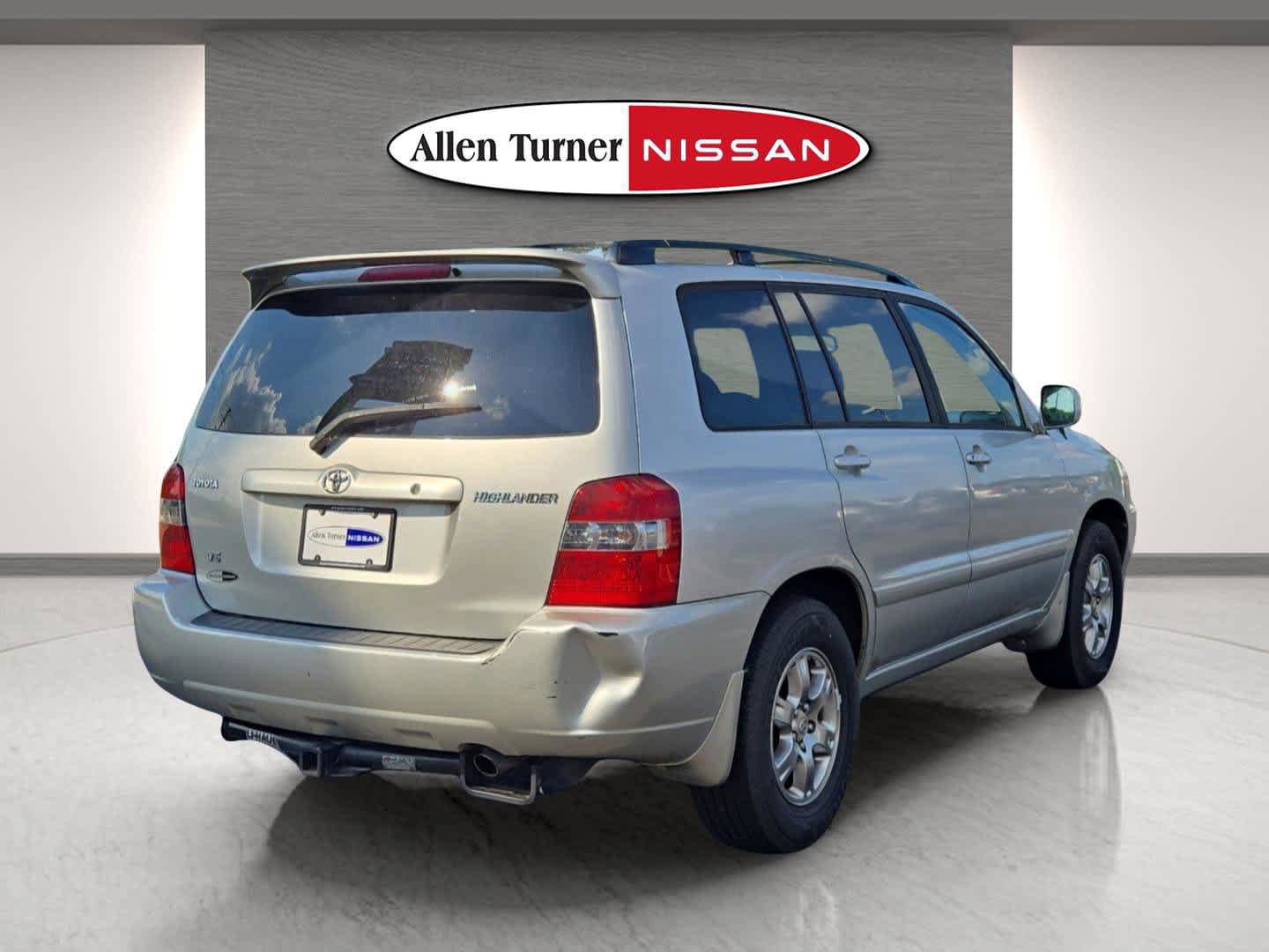 Used 2005 Toyota Highlander 2WD V6 w/ 3rd Row image 6
