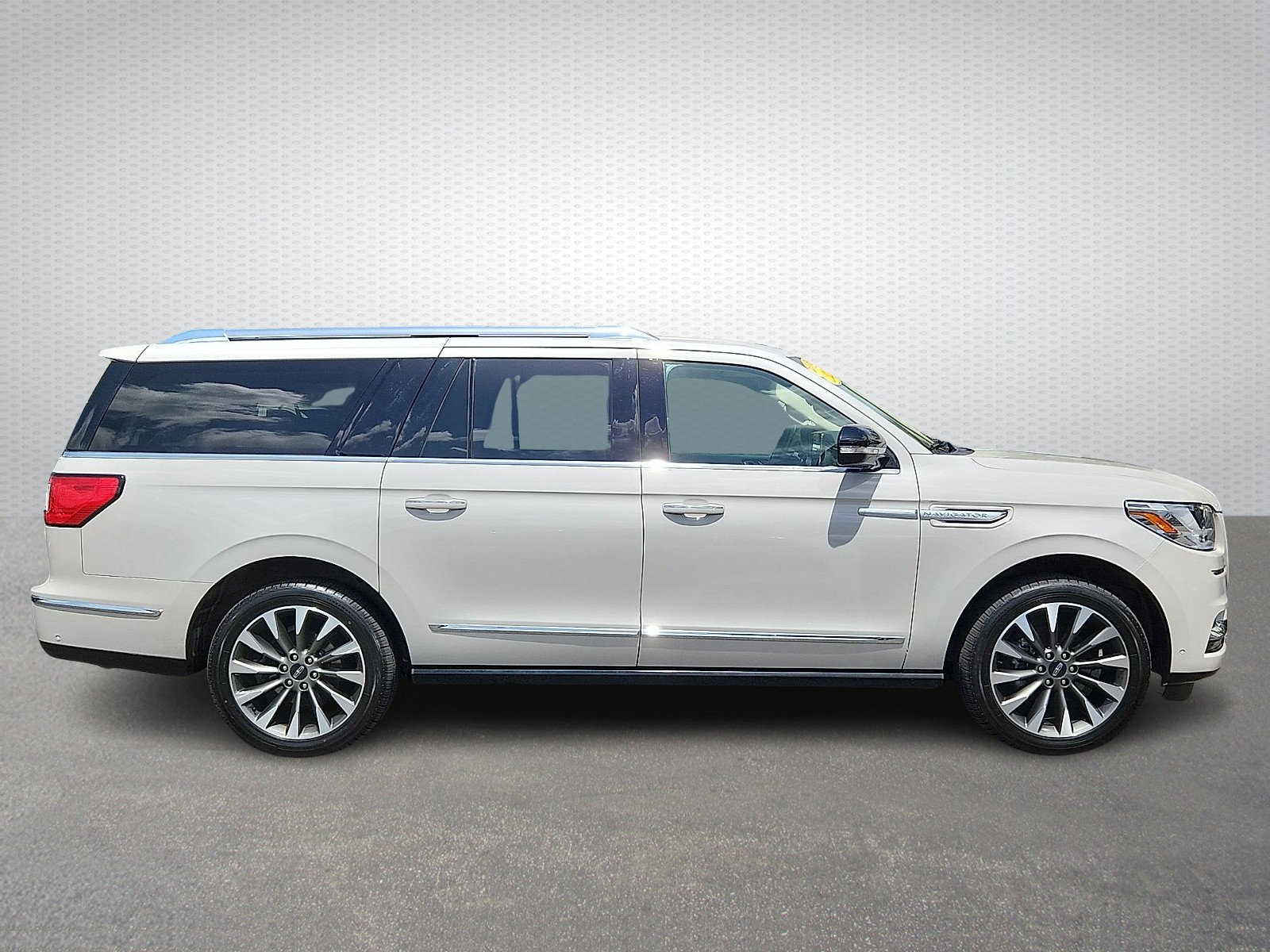 Used 2021 Lincoln Navigator L Reserve w/ Luxury Package AWD/4WD image 7
