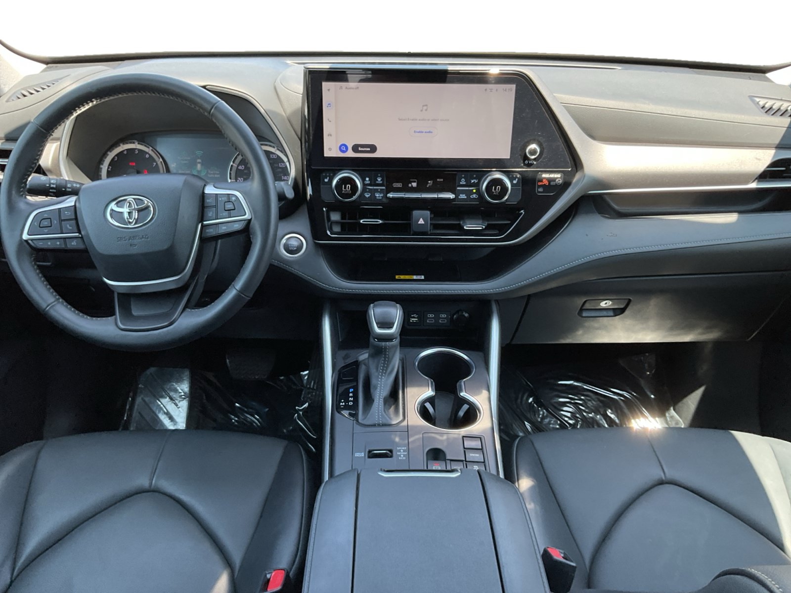 Used 2024 Toyota Highlander XLE FWD image 10
