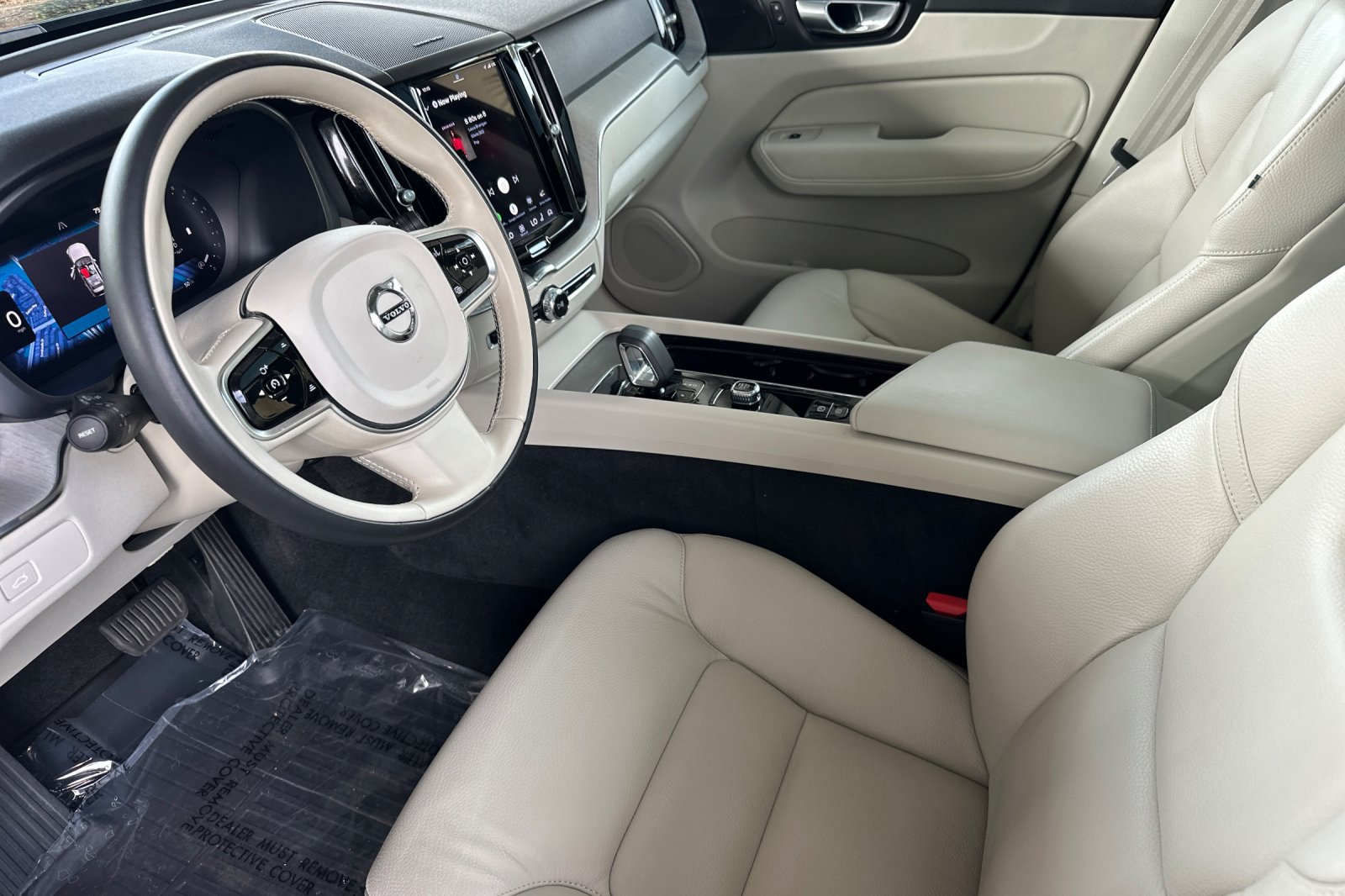 Certified 2023 Volvo XC60 B5 Plus w/ Climate Package FWD image 10