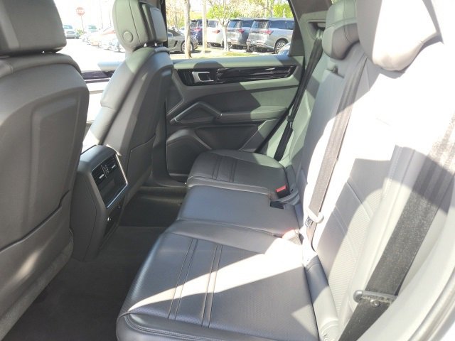 Used 2021 Porsche Cayenne w/ Premium Package image 20