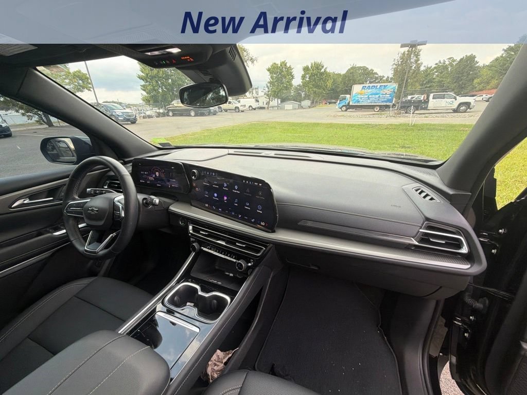 Used 2024 Chevrolet Traverse LT w/ Midnight/Sport Edition AWD/4WD image 4