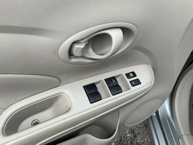 Used 2012 Nissan Versa SV image 15