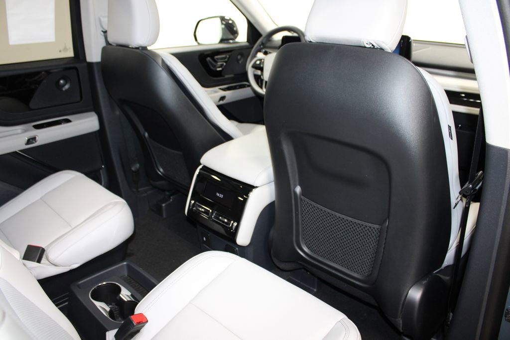 New 2025 Lincoln Aviator 2WD w/ Equipment Group 101A image 35