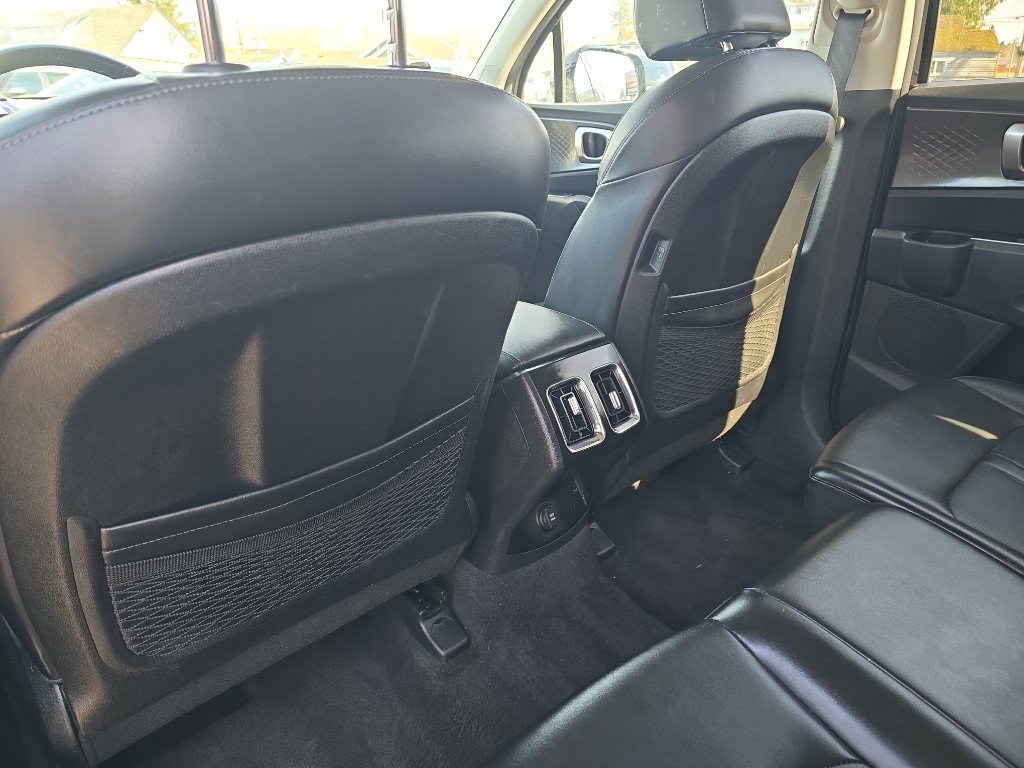 Used 2024 Kia Sorento S image 19