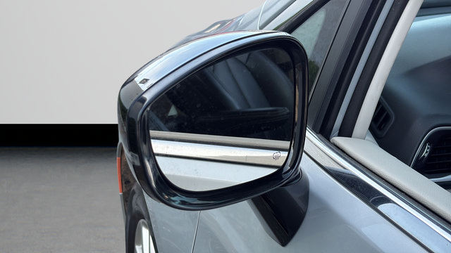 Used 2024 Chrysler Pacifica Touring-L FWD image 34