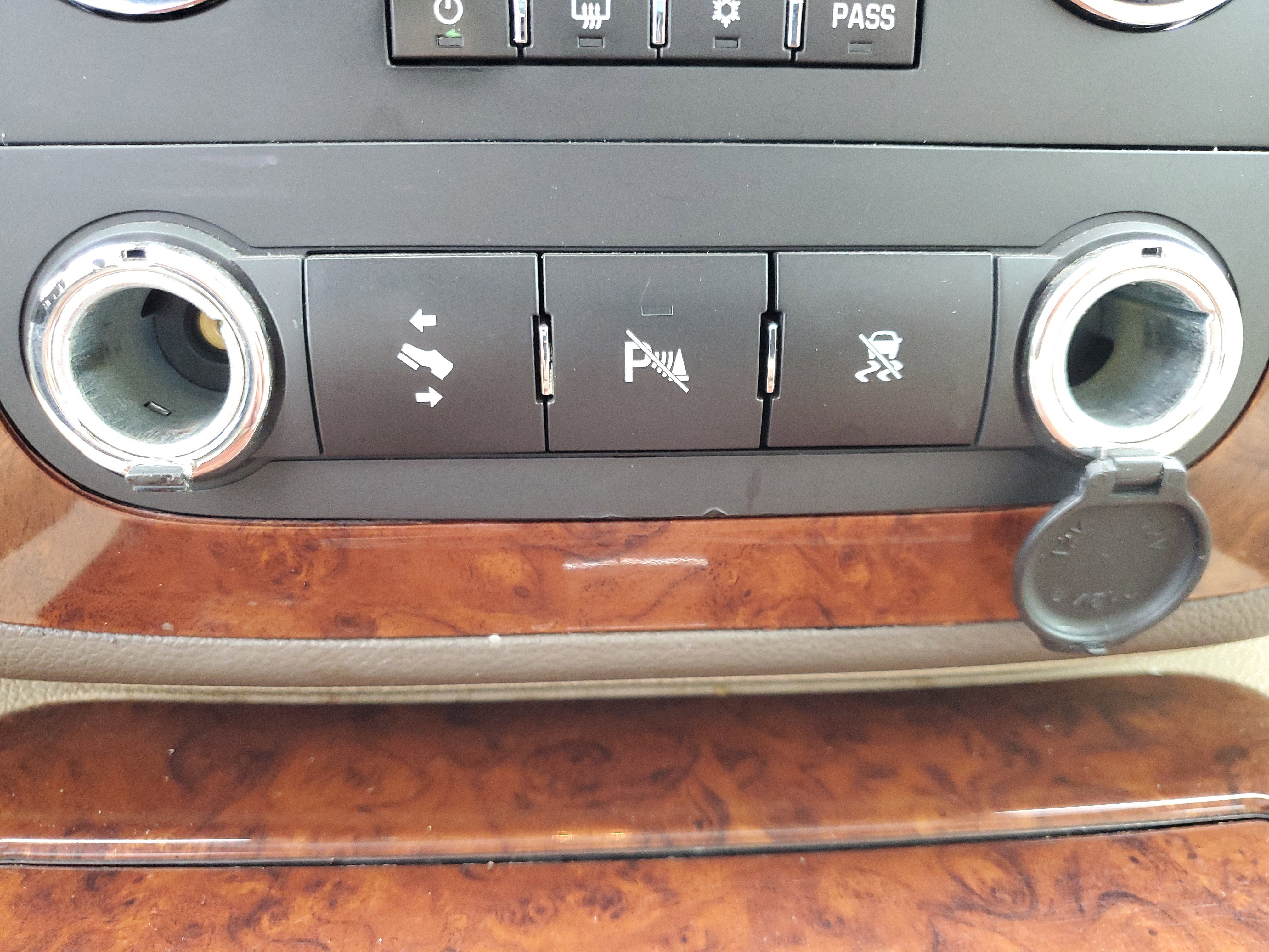 Used 2011 Chevrolet Suburban LTZ image 25