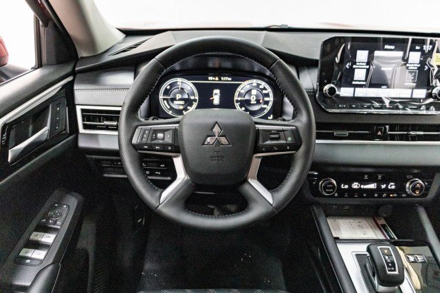 New 2025 Mitsubishi Outlander SEL image 19