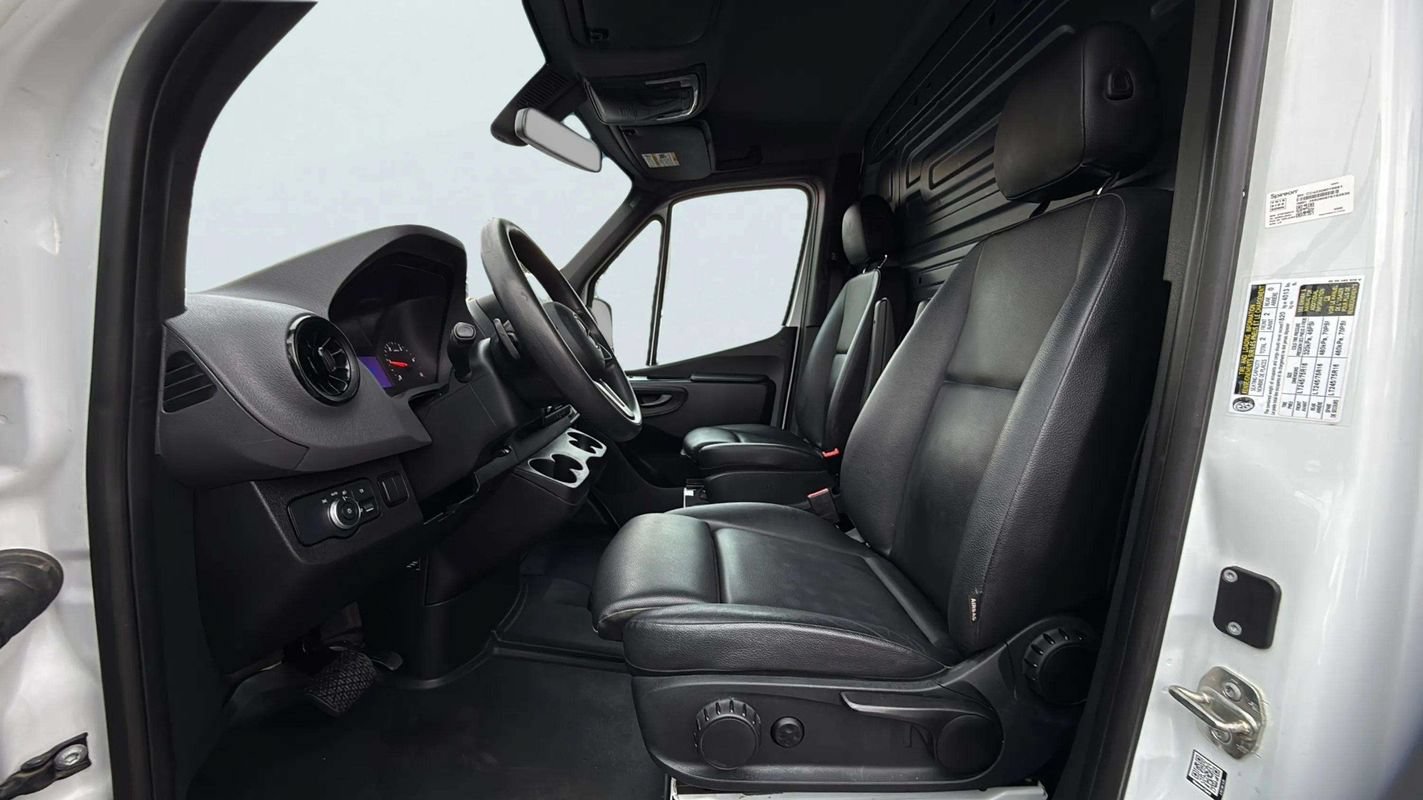 Used 2021 Mercedes-Benz Sprinter 2500 image 12