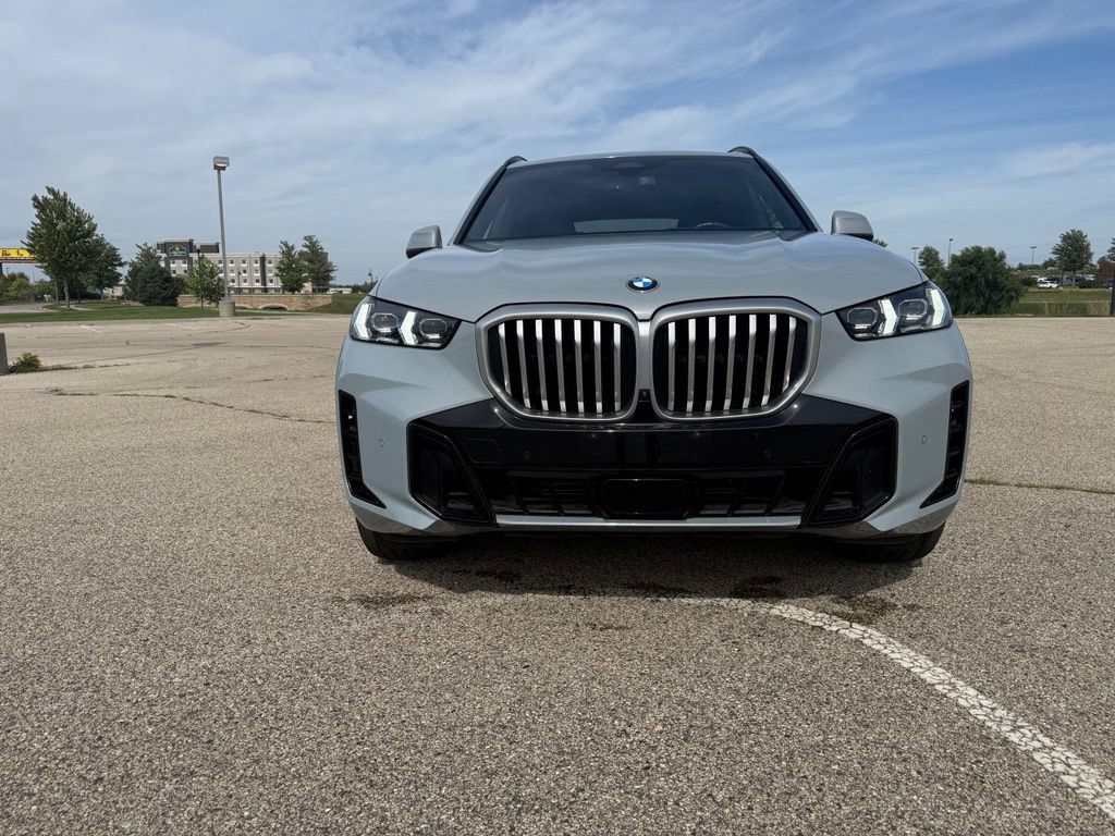 Used 2024 BMW X5 xDrive40i w/ M Sport Package AWD/4WD image 8