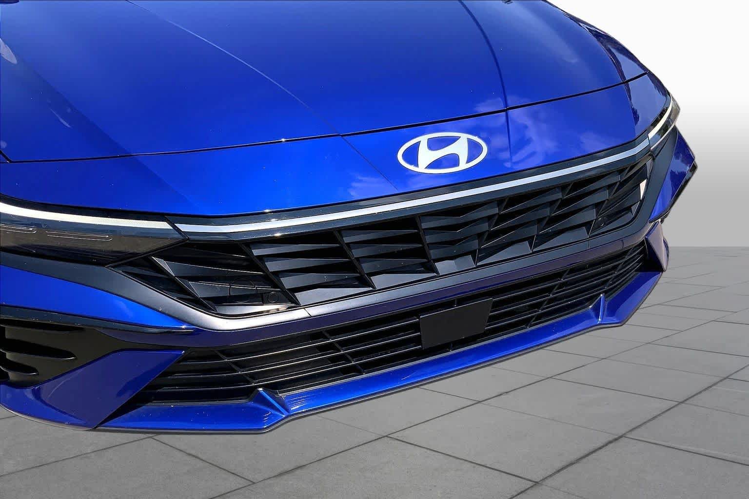 Used 2025 Hyundai Elantra SEL FWD image 31