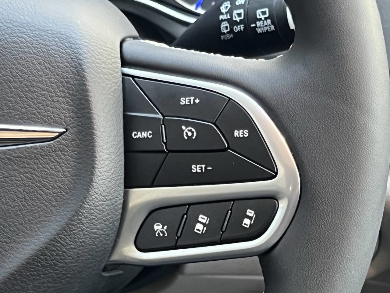 Used 2024 Chrysler Pacifica Touring-L FWD image 14