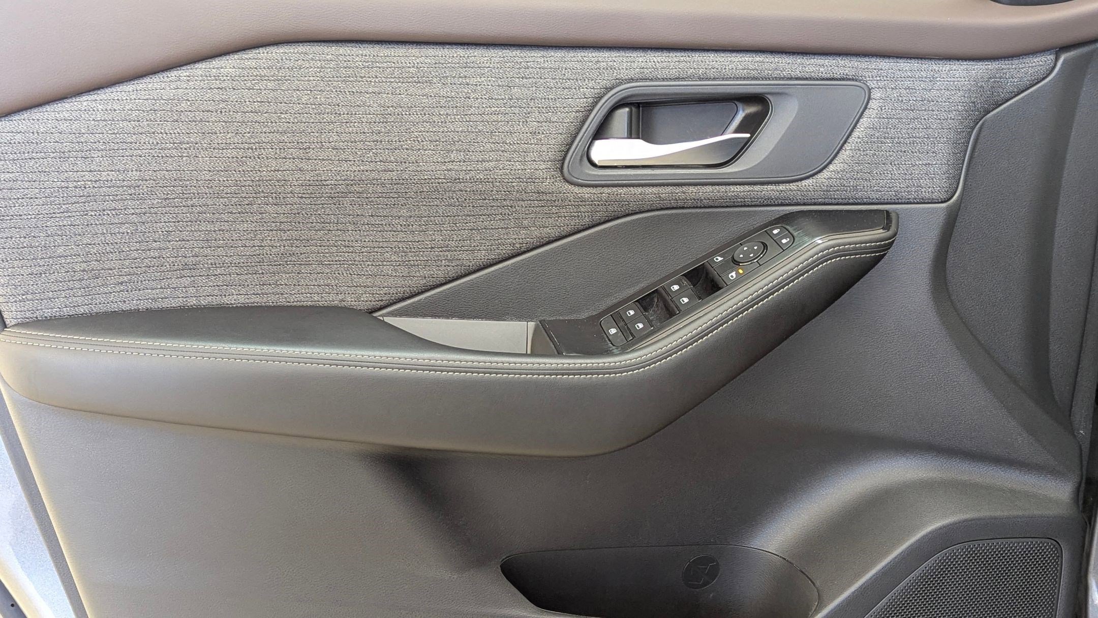 Used 2022 Nissan Rogue SV image 13