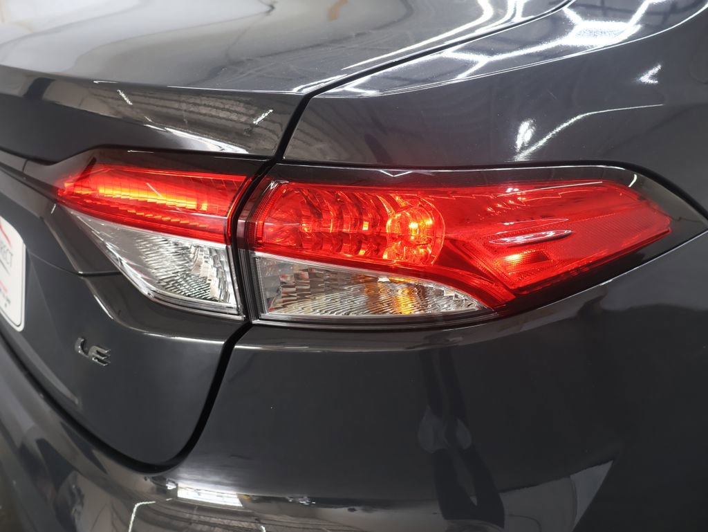 Used 2025 Toyota Corolla LE image 31