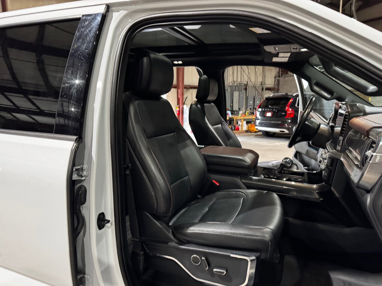 Used 2022 Ford F150 Lariat w/ Equipment Group 502A High image 27